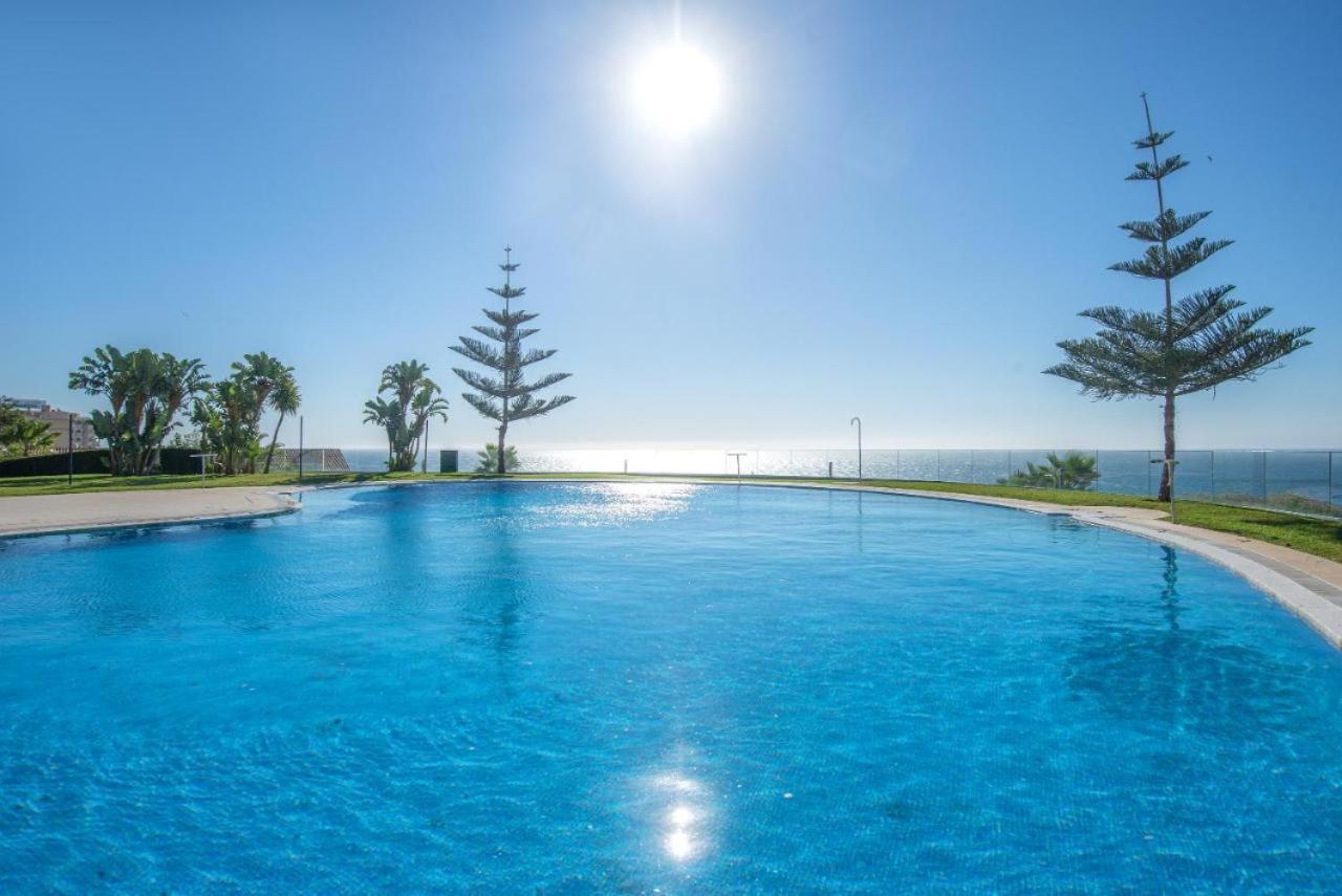 Beach And Pool Holidays At The Grand Coloso Benalmádena Exteriér fotografie