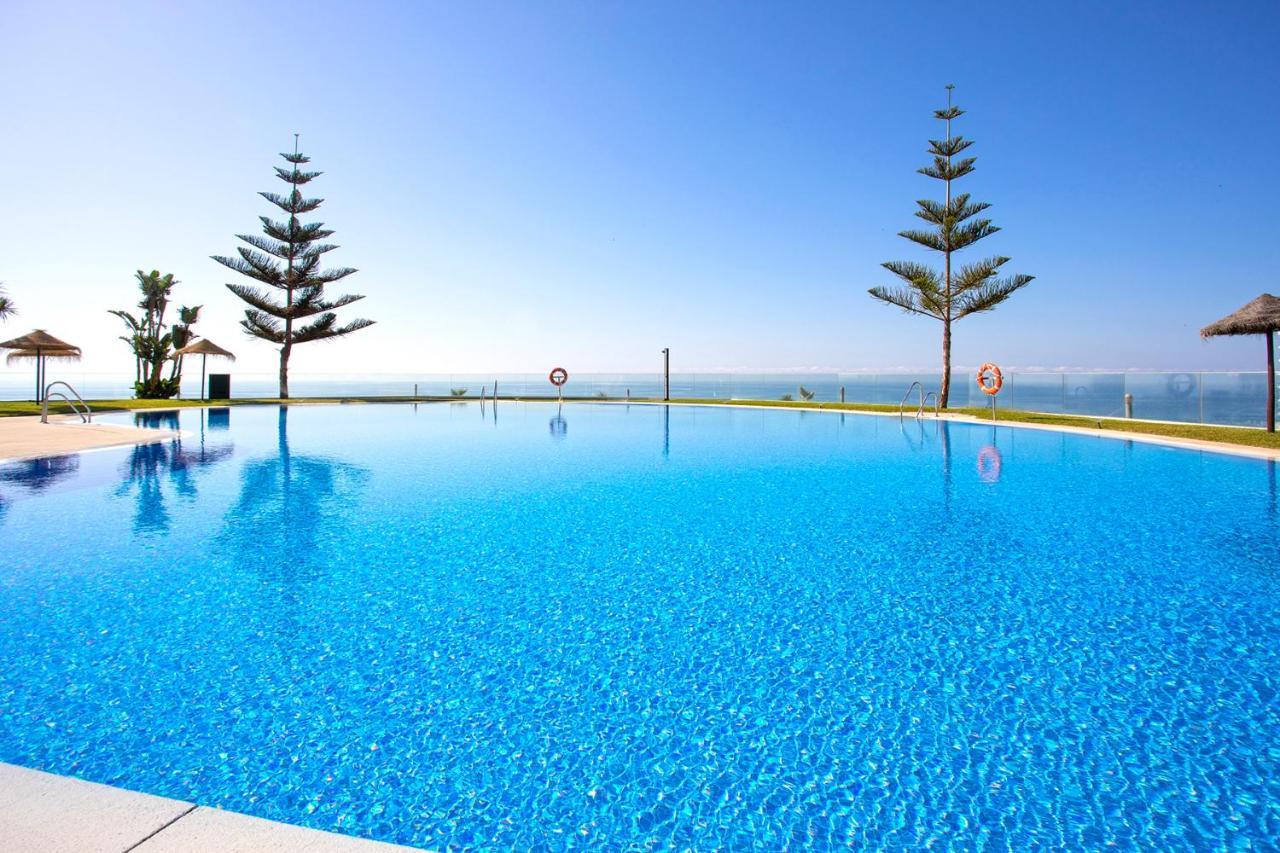 Beach And Pool Holidays At The Grand Coloso Benalmádena Exteriér fotografie